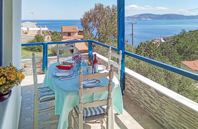 Cozy home in Keratea with WiFi