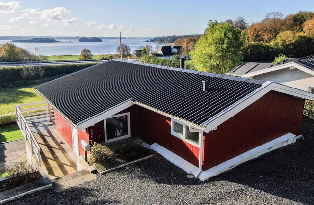 Cozy home in Kruså with house sea view