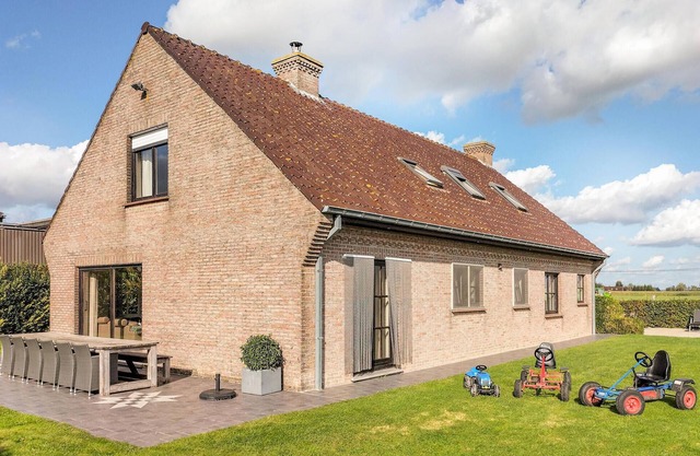 Cozy home in Lo-Reninge with WiFi