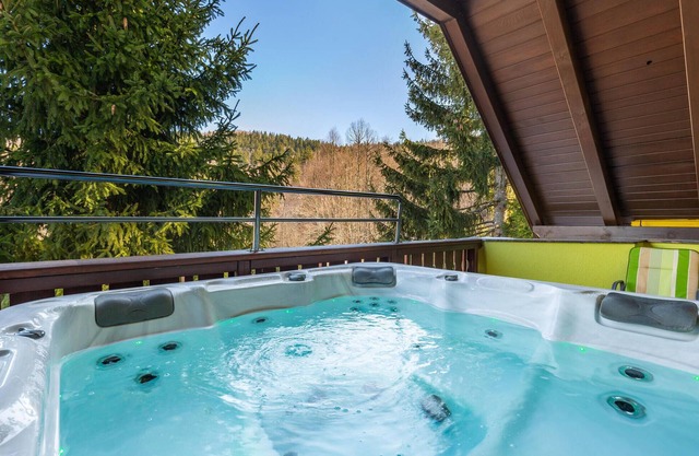 Cozy home in Lokve with jacuzzi