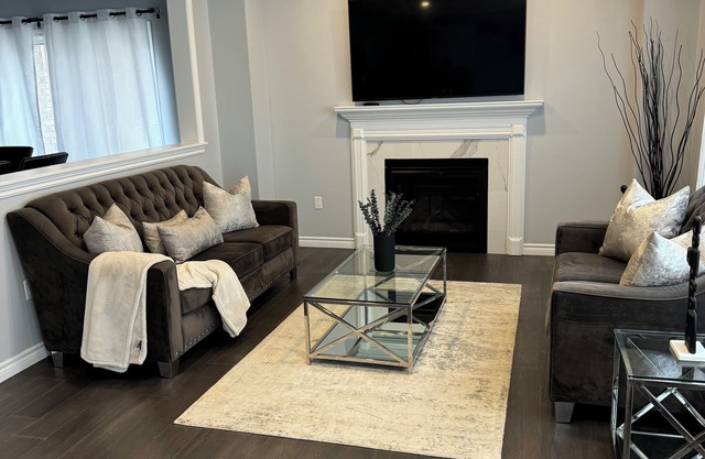 Cozy home in quiet family-friendly neighbourhood!