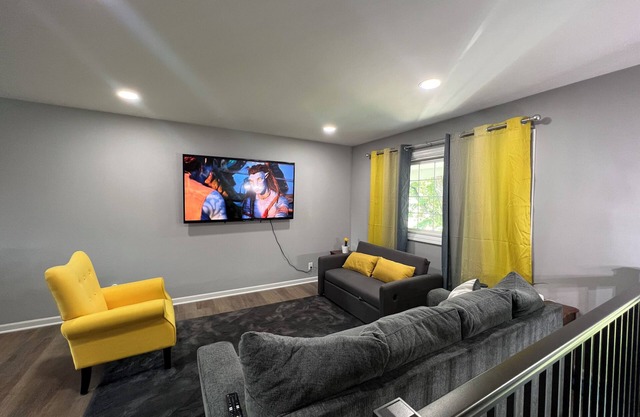 Cozy home in Rockford nSleeps 8