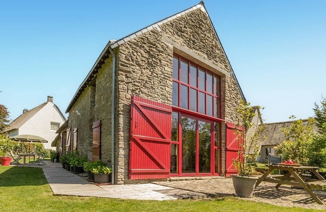 Cozy home in Saint Lyphard with WiFi
