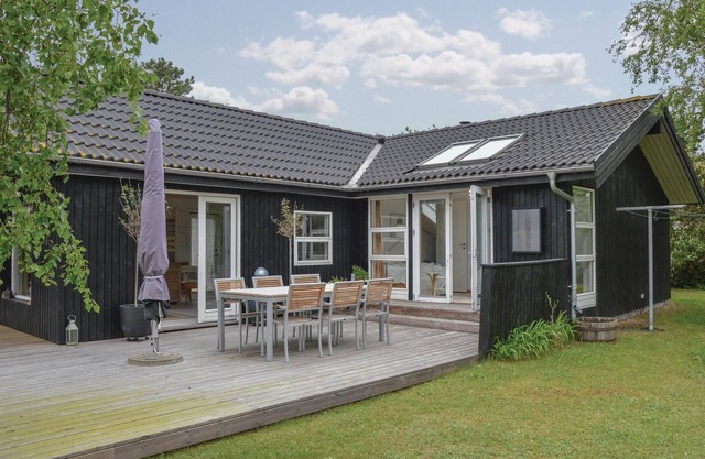 Cozy home in Sjællands Odde with WiFi