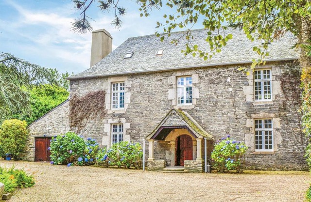 Cozy Home In Taulé With Kitchen