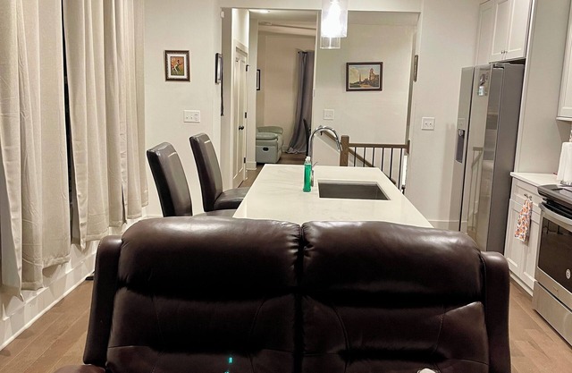 Cozy home in the heart of E Atlanta surrounded by nice restaurants & activities