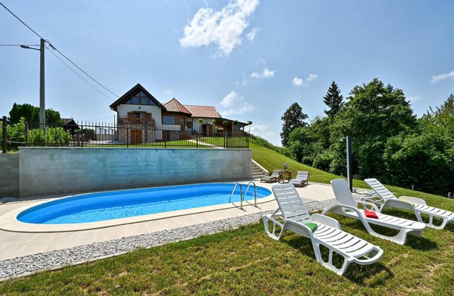 Cozy home in Veliki Lovrecan with sauna