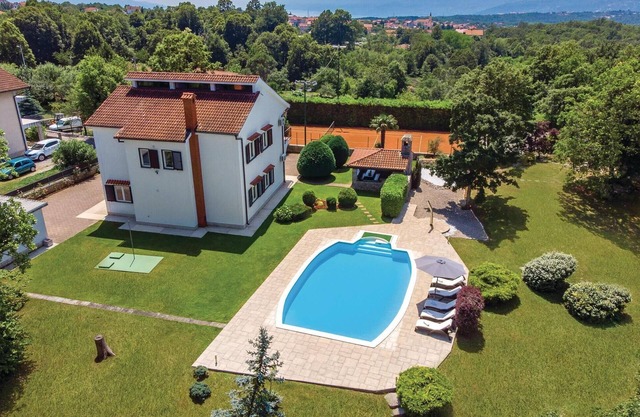 Cozy home in Viskovo with WiFi