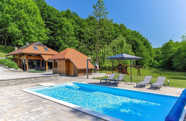 Cozy home in Vitesinec with sauna