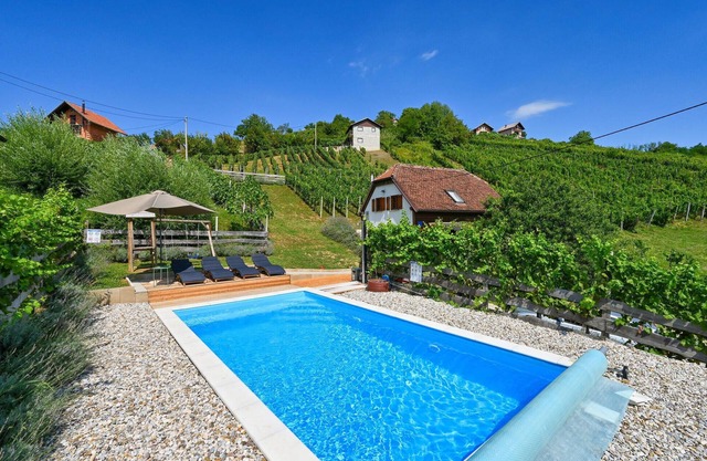 Cozy home in Vrhi Vinagorski