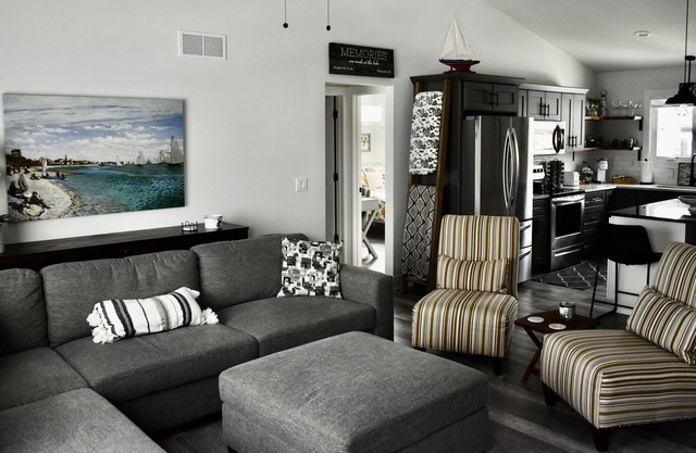 Cozy home just minutes from the lake and restaurants.