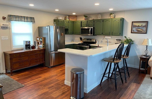 Cozy Home Near 231 with Open Living & Full Kitchen