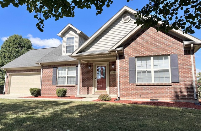 Cozy Home on Golf Course - 6 miles from I-75, Free WiFi