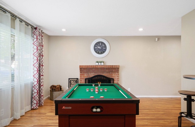 Cozy home w/pool table-Family getaway