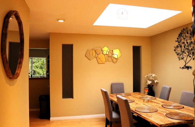 Cozy Home with Ocean and Mountain views. Family sized wth game room and deck