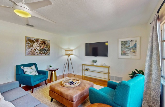 Cozy home with with washer and dryer, internet, and short drive to beach