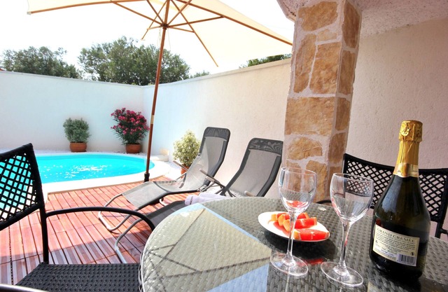 Cozy house for 2, private pool, Rovinj 5 mins, free wifi PC