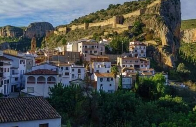 Cozy house on the banks of the Turia river