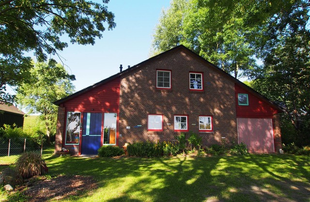 Cozy house right on the dike - with a large, dreamy apple orchard