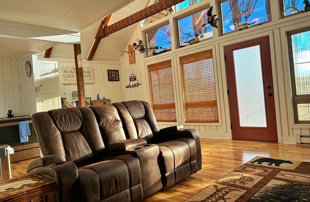 Cozy Indian Lake Chalet on Golf Course w/Arcade Game Room. Close to flight 93
