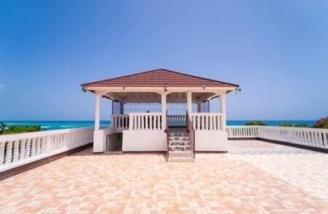 Cozy Jamaican Getaway Room