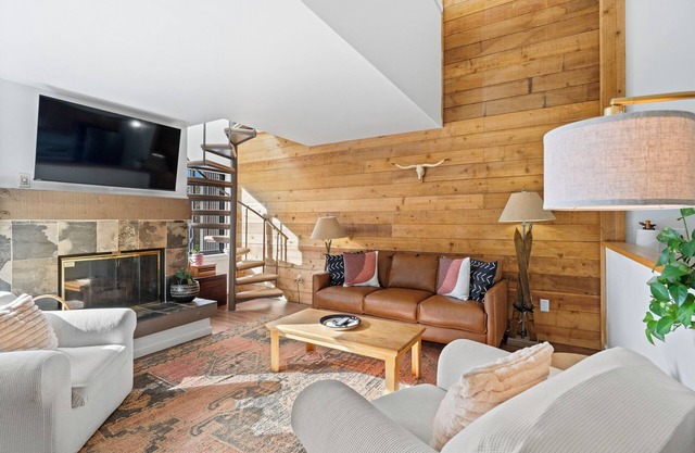 Cozy Keystone Condo in Lakeside Village, Just Minutes from River Run Village!