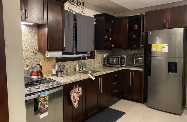 Cozy Kingston Escape-Home away from home