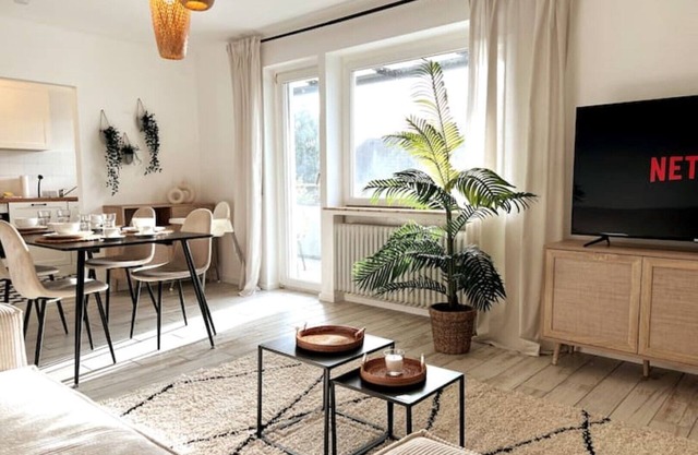 Cozy-Livings/subway, parking space, balcony, kitchen