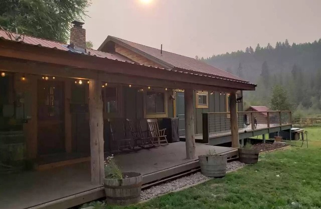 Cozy Lake Front Cabin on Chain Lake!