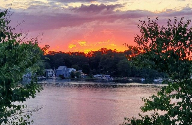 Cozy Lake Front Cottage on Long Pond