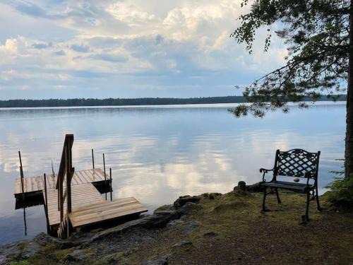 Cozy Lakefront Cabin