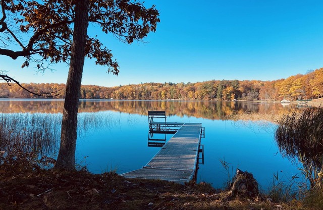 Cozy Lakefront Chalet: Where Memories Are Made