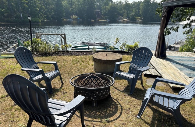Cozy Lakefront Cottage