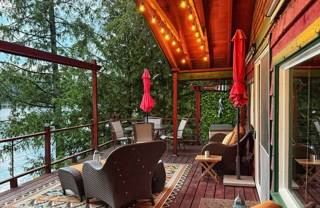 Cozy Lakefront Cottage on Sacheen Lake