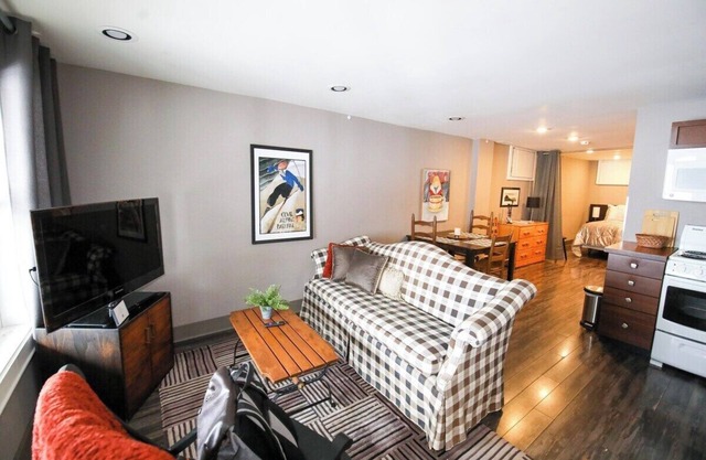 Cozy Lakeside Apartment - 5 Min Walk to Downtown!