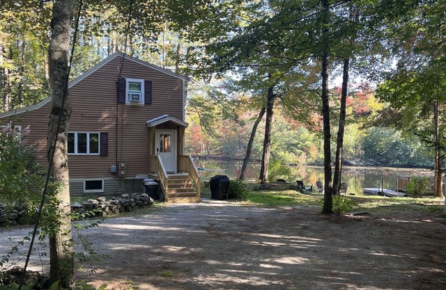 Cozy Lakeside Year Round Retreat ☀️🛶 🎣 🏊 🍁 🎃 🍎 🎿🏂 ❄️ & 🐾 are welcome 😊