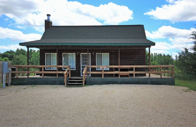 Cozy Lakeview Chalet
