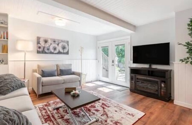 Cozy Laurelhurst 1 Bedroom Apt Near Children’s Hospital, UW, Husky Stadium, UWMC