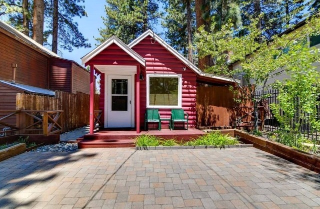 Cozy Little Red Cabin next to Cave Rock Lake Tahoe