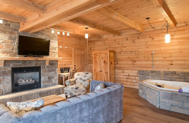 Cozy Lodge Fireplace Suite in Ohio's Amish Country