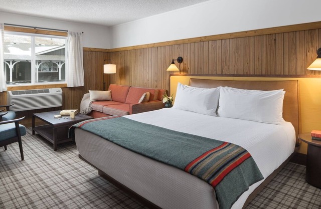 Cozy Lodge w/Heated Pool & Pet-Friendly Policy at Jackson Hole