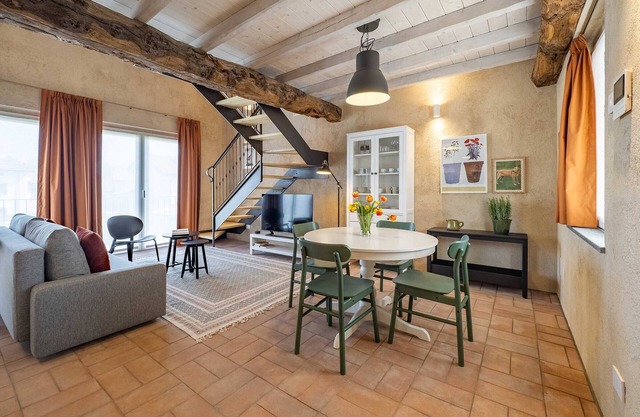 Cozy Loft Apartment in Restored Farmhouse