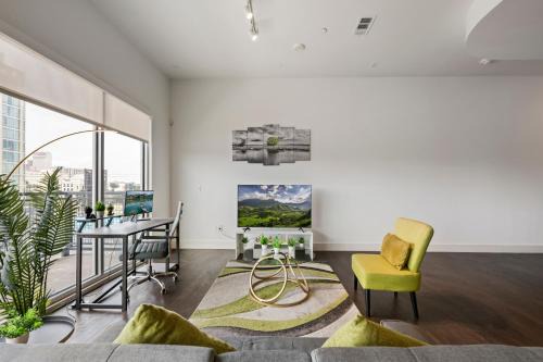 Cozy loft style 2BR I Gym I Parking I Workspace