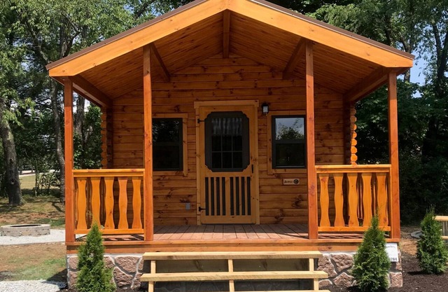 Cozy Log Cabin #4. Minutes from Seven Springs and Hidden Valley!