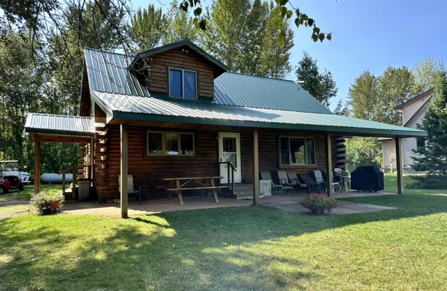 Cozy log cabin on South Manistique Lake with 100 feet of sandy beach, sunsets