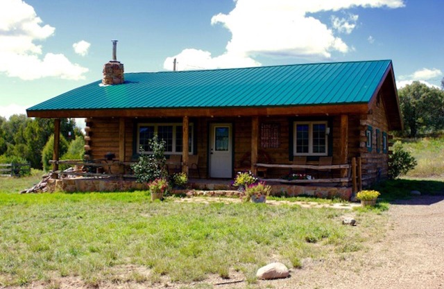 Cozy Log Cabin, Unbeatable Views, Skiing, Pet Friendly!