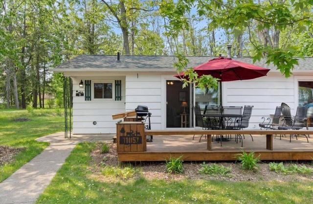 Cozy Loon Cottage: 2 BR, 1 BA in ALANSON, Sleeps 5