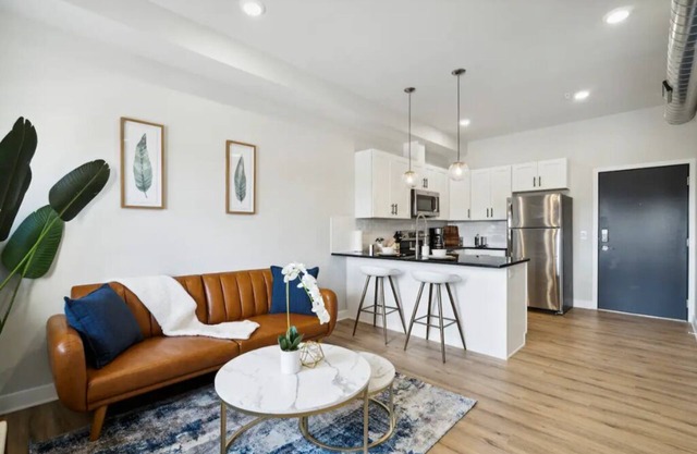 Cozy Luxury 1 Bedroom with Private Patio