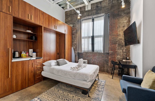 Cozy! Micro Loft apartment! in N Oakland, sleeps 1