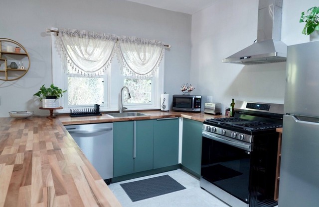 Cozy Modern 2 Bedroom House Near Downtown Cincinnati in Historic Westwood